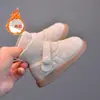 Botas infantis curtas com padrão de losangos e forro de pelúcia para aquecimento, sapatos de caminhada antiderrapantes com sola macia para bebês, botas de couro unissex para outono e inverno