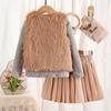 Explosiones de Comercio Exterior Otoño e Invierno Conjunto para Niña Chaleco de Peluche con Lazo Marrón Falda Plisada Base Color Sólido PU Conjunto de Tres Piezas