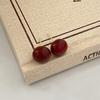 Pendientes de botón con perlas y gorro rojo vino para mujer, estilo retro de Hong Kong, pendientes rojos de Año Nuevo, joyería popular de alta calidad para el año nuevo.