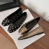 Zapatos Planos Bajos con Tachuelas de Estrella para Mujer, Nuevo Estilo Otoño Piel Genuina Piel de Oveja Punta Redonda Caña Baja Cómodos
