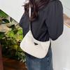Bolso de axila para mujer 2025 Nuevo estilo Popular de este año Bolso pequeño cuadrado de pana Bolso bandolera Bolso de hombro tipo tote popular para el trabajo