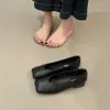 Primavera/Verão 2026 Novo Estilo Coreano Bico Quadrado Slip-On Elegante Flats para o Trabalho Raso Solado Macio Sapatos de Vovó Mocassins Femininos
