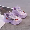 Tênis Dad Shoes Feminino 2026 Verão Novo Estilo Vazado Respirável Tênis Feminino de Malha Simples Solado Macio Tênis de Corrida Tênis Esportivo Infantil