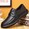 Zapatos de hombre Woodpecker, nuevos zapatos de cuero de otoño para hombre, zapatos casuales de cuero genuino con suela blanda, ligeros y antideslizantes para padres de mediana edad y ancianos