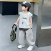 Conjunto de Verão Sem Mangas para Meninos 2026 Novo Estilo Coreano Conjunto Infantil Bordado Calça Anti-Mosquito Colete de Bebê de Verão Fino