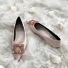 Fábrica de Sapatos Xinhao Fivela de Floco de Neve Strass Salto Alto Versátil Casamento Madrinha Banquete Bico Fino Quadrado Francês Fivela Sapatos de Salto