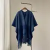 Xale Atmosférico Preto e Vermelho com Franjas Retro Outono e Inverno Versátil Capa com Fenda Imitação de Caxemira Quente Roupa de Fora Manto Dois em Um