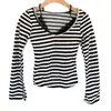 Novedad Otoño/Invierno 2026 Estilo No Chocante Diseño Adelgazante Ribete de Encaje Cuello Halter Falso Dos Piezas Rayas Camiseta de Manga Larga para Mujer