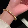 Pulseira Redonda de Aço Titânio Totalmente Cravejada em Diamante Estilo Francês, Pulseira Simples e Fashion de Luxo Leve, Senso de Design, Joia Versátil e Única para Públicos de Nicho