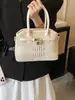 Bolsas de Alta Gama para Mujer 2026 Primavera Bolsos de Nuevo Estilo Versátil Elegante Textura de Nicho Letra Bordada Bolso de Hombro de Mano