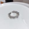 Anel de Zircônia Soldado com Fio de Metal de Toque Avançado para Mulheres Ins Celebridade da Internet Popular Levemente Luxuoso Design de Nicho Anel Personalizado