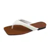 Chinelos Planos para Mulheres, Uso Externo de Verão, Estilo de Férias, Nova Moda 2026 com Toque de Luxo, Calçados de Chinelo para Praia