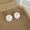 Acessórios de Luxo Acessível Europeus e Americanos Elegantes, Modernos e de Alta Qualidade Versáteis Brincos Foscos Nicho Elegantes Estilosos Brincos para o Dia a Dia para Mulheres
