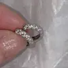 Aretes de Círculo Completamente de Diamante para Orejas Perforadas Estilo Caliente 2024 Ropa Diaria de Trabajo para Mujer Diseño de Nicho de Alta Gama No Necesita Quitarse al Dormir