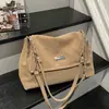 Bolsa tote transversal é popular este ano, versão coreana da moda camurça 2026 outono e inverno casual nova bolsa de ombro com corrente para mulheres