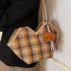 Bolsa Grande Capacidade Feminina 2024 Novo Estilo Coreano Xadrez Popular Versátil Tecido de Lã Bolsa Retrô Stylist Casual Bolsa de Ombro