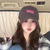 Sombrero Gorra de béisbol bordada con letras nuevas para mujer estilo coreano versátil que hace que la cara se vea pequeña gorra con visera para exteriores viajes sombrero de pareja moda