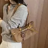Bolsa Tote Suede Retrô Simples Feminina 2026 Outono Inverno Nova Tendência Casual Grande Capacidade para Ir ao Trabalho Transversal Sob o Braço