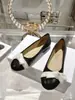 Sapatos de noite femininos estilo francês de sola reta, modelo novo da primavera de 2026, sapatos Mary Jane cor damasco leitoso, sapatos para todas as estações