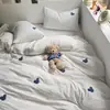 Juego de Cama Individual de Cuatro Piezas Grado A para Maternidad e Infancia Sábana Funda de Edredón Ropa de Cama Dormitorio de Estudiante Juego de Tres Piezas Venta Directa de Fábrica