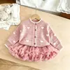 Cárdigan Suéter para Niña con Patrón de Corazón Hueco, Nuevo Tejido Otoño/Invierno, Combinado con Falda Plisada Casual Linda Conjunto de Dos Piezas