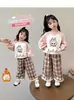 Conjunto de Sudadera Gruesa con Forro de Felpa para Niñas con Pantalones de Pierna Ancha Conjunto de Dos Piezas Modelo Nuevo 2025 para Niños Pequeños y Niños Pequeños