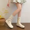 Botas curtas da moda versáteis, simples e fofas, com aumento de altura, para mulheres, botas curtas de primavera e outono, novas botas de couro finas versáteis 2026
