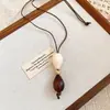Collar de cordón de cuero con perla cuadrada de acrílico, estilo vintage y artístico, cadena para suéter, diseño único, joyería de lujo ligera, venta al por mayor