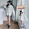 Camiseta casual de manga larga estilo coreano para niñas, versátil para usar en otoño, nueva colección 2026, capa base holgada para niñas