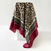Lenço de Verão 2025 Lenço Fino para Pescoço 90 Cores Lenço Quadrado de Cetim Lenço Xale Estampado de Leopardo de Alta Qualidade Lenço para Cabeça