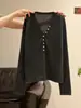 Suéter de punto estilo francés con botones, cuello en V, manga larga para mujer, nueva colección otoño/invierno, corte ajustado, favorecedor y versátil.