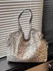 Bolso de axila de nicho de lujo ligero de alta gama para mujer 2026 nuevo de verano super caliente exquisito bolso de hombro individual para ir al trabajo