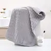 Toalha de flanela de coral para atacado absorvente não solta fiapos para uso doméstico banho toalha de banho toalha de presente para mãos amantes