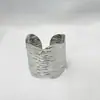 Pulsera Ancha Asimétrica Exagerada Elegante Transfronteriza Europea y Americana Pulsera de Acero Inoxidable Estilo Frío de Alto Grado