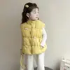 Colete Matelassê Infantil Outono e Inverno 2026 Novo Estilo Colete de Algodão com Penas Infantil Peça Externa Doce Bebê Top Quente