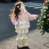 Jaqueta Feminina com Forro de Fleece Outono/Inverno 2026 Novo Estilo Roupas de Inverno para Crianças Elegante Lã de Cordeiro Bebê Inverno Espessado Top