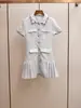 Novo Vestido Tweed Elegante Estilo Francês de Verão com Lapela Bordada, Mangas Curtas, Corte Reto, Patchwork Plissado e Tecido Tweed para Mulheres