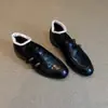 Primeiro Encontro com os Sapatos de Couro Slip-On Estilo Britânico, Novo Modelo de Primavera com Salto Grosso, Mocassins Femininos