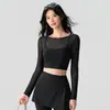 Conjunto de yoga para mujer para verano y otoño, con un top atlético de manga larga ajustado y pantalones de cintura alta ligeramente acampanados, adecuado para correr, Pilates y entrenamiento.