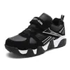 2026 Novos Sapatos Infantis Sapatos Esportivos para Meninos Superfície de Couro Outono/Inverno Sapatos de Algodão para Crianças Médias e Grandes Sapatos com Veludo Adicional Primavera/Outono Esportivos de Malha Dupla