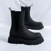 Otoño 2026 Nuevo Estilo Juvenil Punta Redonda Gamuza Caña Alta Media Pantorrilla Suela Gruesa Sin Cordones Planos para Hombre Botas Martin 9883-R
