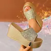 Sandalias de verano para mujer para exteriores 2026 nueva moda tacón de cuña suela gruesa pantuflas que aumentan la altura de moda versátiles medias pantuflas sandalias para mujer