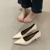 Sapatos de Salto Alto Stiletto Bico Fino Boca Rasa em Couro Macio Estilo Francês para Mulheres, Novos Sapatos para o Início da Primavera 2026 para o Dia a Dia