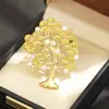 Broche Árbol de la Fortuna Exquisito de Gama Alta Lujo Ligero Versátil Pin de Árbol Perenne Verde Amarillo Pino Broche de Perlas