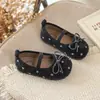 Zapatos retro de ante de lana con suela antideslizante para niña, nueva colección primavera/otoño 2026, zapatos casuales estilo coreano con lunares y suela blanda tipo Birkenstock