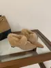 Zapatos de Punta Finos Peludos sin Cordones de Diseño de Nicho para Mujer, Ropa de Abrigo, Otoño/Invierno, Felpa Adicional, Zapatos Pequeños de Cuero, Aumentadores de Altura, Cálidos, Zapatos de Algodón