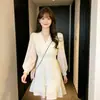 Vestido nuevo estilo francés de cuello en V 2026, ropa de otoño para mujer, talla petite, encaje estilo europeo, vestido corto dulce y encantador