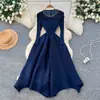 Vestido Miyake Europeo y Americano para Mujer Moda Otoño 2025 Cuello Redondo con Cuentas Manga Larga Cintura Entallada Aspecto Elegante Falda Larga Plisada