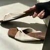Sandálias de Salto Anabela Quadradas Plissadas de Veludo Estilo Retro Francês Chuyuji para Mulheres, Sapatos Franceses Leves de Luxo para Uso Externo de Verão