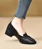 Sapatos Femininos de Salto Grosso Quadrados Estilo Retrô 2026 Outono Novo Couro Estilo Britânico Francês Versátil Solado Macio Mocassins